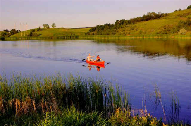 canoeing_2.jpg (54269 bytes)